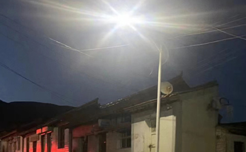 农村院子里最适合的奎屯太阳能路灯亮度与安装要点